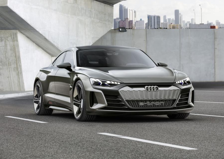  Audi e-tron GT Concept 2018 года  (фото 1 из 69)
